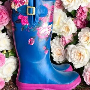 Rare Vintage Gorgeous vintage blue and pink
Joules tall wellies